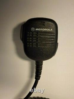 Motorola Ht 750 15 Chaîne Radio À Deux Voies Avec Battery, Chargeur Et Microphone