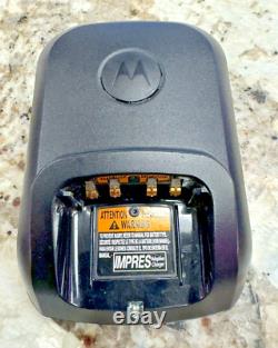 Motorola MOTOTRBO XPR3500e UHF AAH02RDH9VA1AN Radio bidirectionnelle avec chargeur