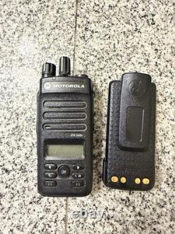 Motorola MOTOTRBO XPR3500e UHF AAH02RDH9VA1AN radio bidirectionnelle avec batterie