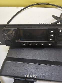 Motorola MOTOTRBO XPR5550 403-470 MHz UHF Radio bidirectionnel à tête distante avec microphone