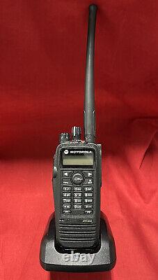 Motorola MOTOTRBO XPR6550 136-174 MHz VHF Radio bidirectionnel avec chargeur