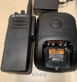 Motorola MOTOTRBO XPR7380 Radio bidirectionnelle 800/900 MHz avec Connect Plus et chargeur