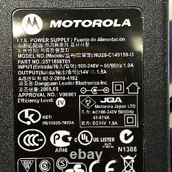 Motorola Mag One Bpr40 4 Watt Uhf Radio À Deux Voies Avec Chargeur Et Combiné Supplémentaire