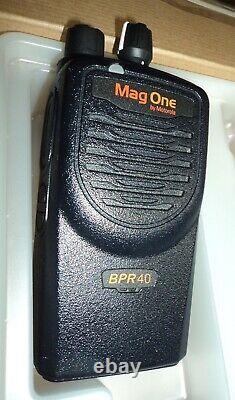 Motorola Mag One Bpr40 Uhf 450 470 Mhz Radio Portable À Deux Voies Aah84rcs8aa1an