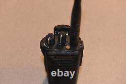 Motorola MotoTRBO XPR7350 VHF 136-174MHz Radio Bidirectionnel Radio et Batterie Seulement