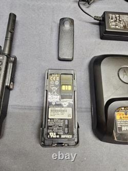Motorola MotoTRBO XPR7550 UHF 403-512 MHz Radio bidirectionnelle AAH56RDN9KA1AN avec chargeur