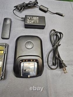 Motorola MotoTRBO XPR7550 UHF 403-512 MHz Radio bidirectionnelle AAH56RDN9KA1AN avec chargeur