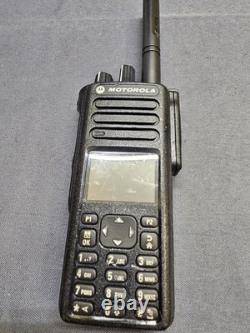 Motorola MotoTRBO XPR7550 UHF 403-512 MHz Radio bidirectionnelle AAH56RDN9KA1AN avec chargeur