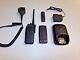 Motorola Mototrbo Xpr6300 136-174 Mhz Vhf Radio À Deux Voies Avec Chargeur Aah55jdc9ja1an