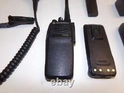 Motorola Mototrbo Xpr6300 136-174 Mhz Vhf Radio À Deux Voies Avec Chargeur Aah55jdc9ja1an