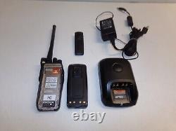 Motorola Mototrbo Xpr6300 136-174 Mhz Vhf Radio À Deux Voies Avec Chargeur Aah55jdc9ja1an
