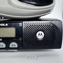 Motorola PM400 AAM50RPF9AA3AN UHF 438-470MHz 64Ch 25-40W Radio avec microphone HMN1035C