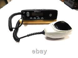 Motorola PM400 / PM400 / VHF / Radio bidirectionnelle / 146-174 / 45W / 64 CH Ensemble