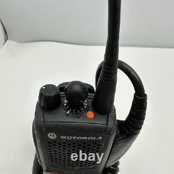 Motorola PR860 Émetteur-Récepteur Bi-Directionnel Bande Basse 35-50 MHz avec Chargeur AAH45CEC9AA3AN