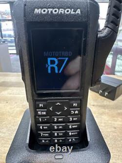 Motorola R7 MOTOTRBO AAH06RDN9WA1AN Radio bidirectionnelle avec chargeur et micro RM730