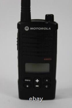 Motorola RDM2070D Walmart VHF Radio bidirectionnel avec chargeur de batterie et support de travail
