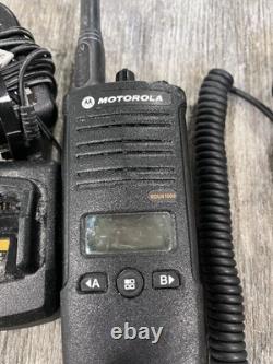 Motorola RDU4160D radio bidirectionnelle à 16 canaux avec chargeur et accessoire microphonique