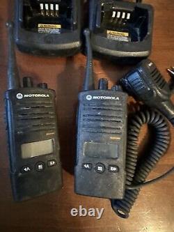 Motorola RDU4160d Lot de deux talkies-walkies d'occasion en bon état