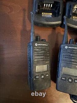 Motorola RDU4160d Lot de deux talkies-walkies d'occasion en bon état