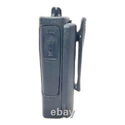 Motorola RDU4160d UHF 16Ch Two Way Radio RU4160BKN9AA 438-470MHz can be translated to French as : Radio bidirectionnelle UHF Motorola RDU4160d 16 canaux RU4160BKN9AA 438-470MHz.