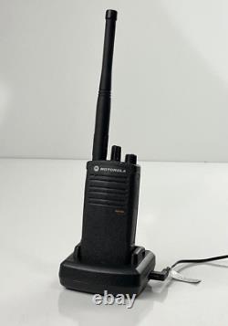 Motorola RDV5100 VHF 5 watt 10 Channel Haute puissance Radio bidirectionnelle et chargeur noir