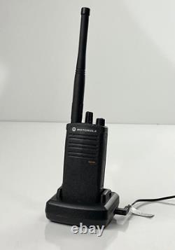 Motorola RDV5100 VHF 5 watt 10 Channel Haute puissance Radio bidirectionnelle et chargeur noir