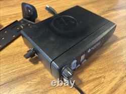 Motorola Radius CM200 UHF 438-470Mhz 40W 4Ch Radio Mobile Analogique AAM50RPC9AA1AN
