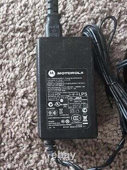 Motorola Radius CP200 146-174 MHz VHF 4 Ch Radio bidirectionnelle AAH50KDC9AA1AN avec chargeur