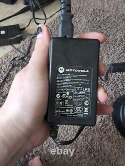 Motorola Radius CP200 146-174 MHz VHF 4 Ch Two Way Radio AAH50KDC9AA1AN avec chargeur