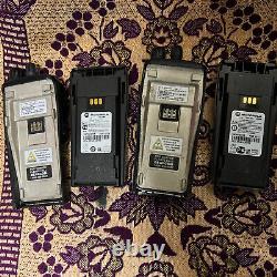 Motorola Radius Cp200 (2-pack) Portable Two-way Radio (aah50rdc9aa1an) can be translated to French as 'Radio bidirectionnelle portable Motorola Radius Cp200 (lot de 2) (aah50rdc9aa1an)'.