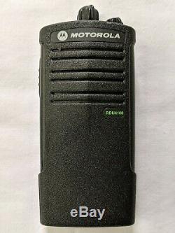Motorola Rdu4100 Uhf Radio Bidirectionnelle Réformé. 4 Watts 10 Canaux