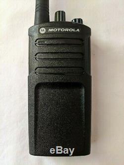 Motorola Rmv2080 Vhf Remis À Neuf À Deux Voies Radio 2 Watts 8 Canaux