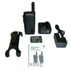 Motorola Sl300 Uhf Portable 99 Affichage Du Canal Actif Deux Voies Radio Avec Chargeur