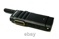 Motorola Sl300 Uhf Portable 99 Affichage Du Canal Actif Deux Voies Radio Avec Chargeur