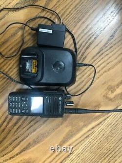 Motorola Solutions Xpr 7550e Portable Radio Dans Les Deux Sens