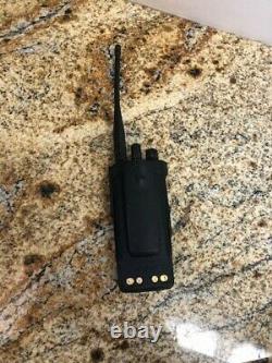Motorola Solutions Xpr 7550e Portable Radio Dans Les Deux Sens