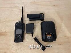 Motorola Une Unité Xpr7580 800/900 Mhz Radio Aah56ucn9wb1an Légèrement Utilisé