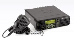 Motorola XPR4550 UHF 450-512 Radio bidirectionnelle mobile AAM27TRH9LA1AN & Kit d'accessoires