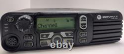 Motorola XPR4550 VHF 136-174 Radio Mobile Bidirectionnelle AAM27JQH9LA1AN & KIT D'ACCESSOIRES