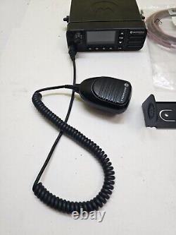 Motorola XPR5550 MOTOTRBO 136-174 MHz VHF 45w Radio Bidirectionnelle avec Micro AAM28JQN9KA1AN