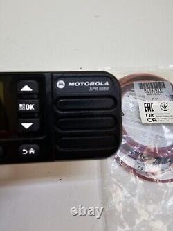 Motorola XPR5550 MOTOTRBO 136-174 MHz VHF 45w Radio Bidirectionnelle avec Micro AAM28JQN9KA1AN