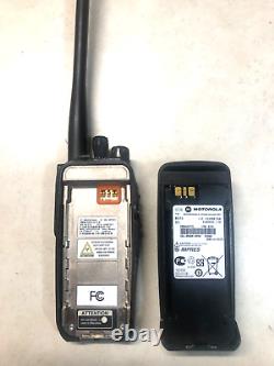 Motorola XPR6350 MOTOTRBO Radio VHF AAH55JDC9LA1AN 136-174 MHz avec Chargeur et Micro.