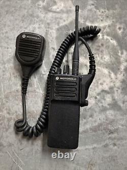 Motorola XPR7350e VHF MotoTRBO DMR Digital Portable Two Way Radio translates to: Motorola XPR7350e VHF MotoTRBO DMR Radio bidirectionnel portable numérique