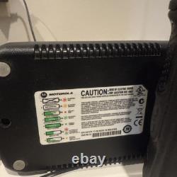 Motorola XPR7380 Radio Bidirectionnel MOTOTRBO 800/900MHz AAH56UCN9KB1AN avec Batterie