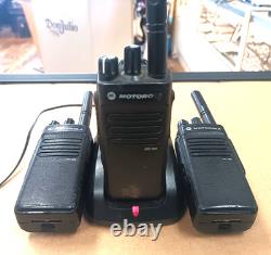Motorola XPR 3300 UHF 403-512 MHz, radio bidirectionnelle à 16 canaux, lot de 3, vendu en l’état