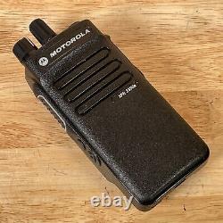 Motorola XPR 3300e Noir Radio bidirectionnelle UHF sans fil de 4 watts à 16 canaux pour pièces