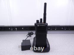 Motorola XPR 7350e AAH56JDC9WA1AN Radio bidirectionnelle VHF Walkie Talkie avec chargeur