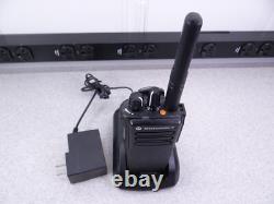 Motorola XPR 7350e AAH56JDC9WA1AN Radio bidirectionnelle VHF Walkie Talkie avec chargeur