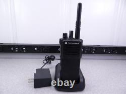 Motorola XPR 7350e AAH56JDC9WA1AN Radio bidirectionnelle VHF Walkie Talkie avec chargeur