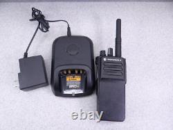 Motorola XPR 7350e AAH56JDC9WA1AN Radio bidirectionnelle VHF Walkie Talkie avec chargeur